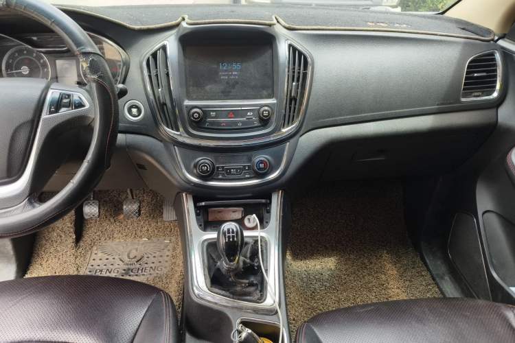 Used Baojun 560 2015 1.8L manual luxury version Audio And AC Panel