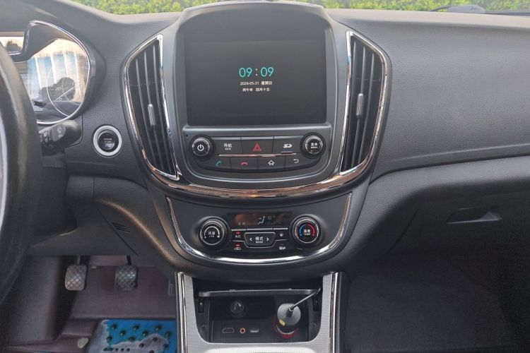 Used Baojun 560 2015 1.8L manual luxury version Audio And AC Panel