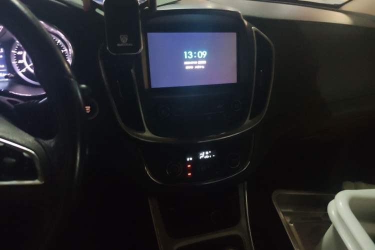 Used Baojun 560 2015 1.8L manual luxury version Audio And AC Panel