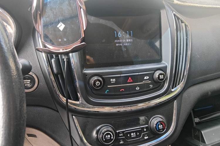 Used Baojun 560 2015 1.8L manual luxury version Audio And AC Panel