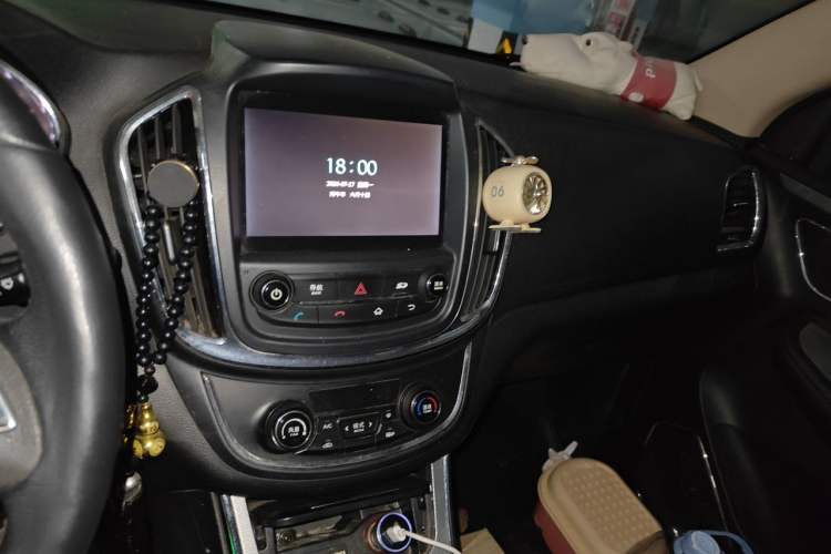 Used Baojun 560 2015 1.8L manual luxury version Audio And AC Panel