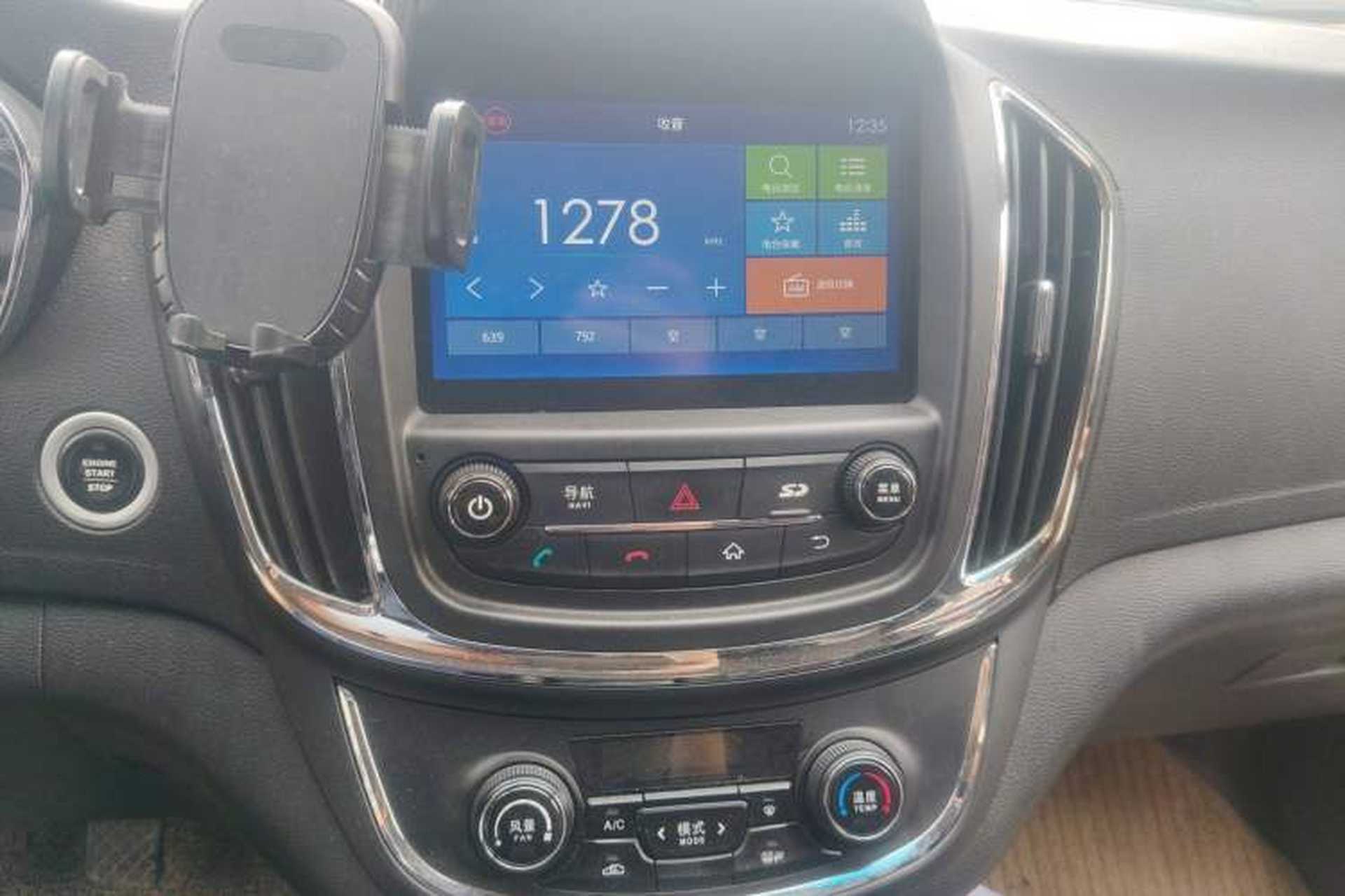 Used Baojun 560 2015 1.8L manual luxury version Audio And AC Panel