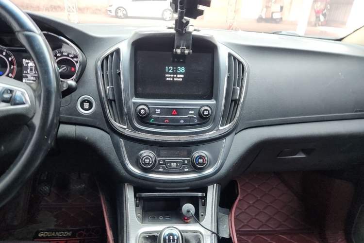 Used Baojun 560 2015 1.8L manual luxury version Audio And AC Panel