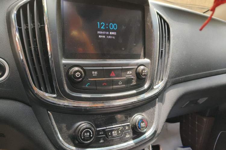 Used Baojun 560 2015 1.8L manual luxury version Audio And AC Panel