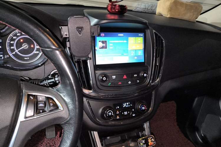 Used Baojun 560 2015 1.8L manual luxury version Audio And AC Panel