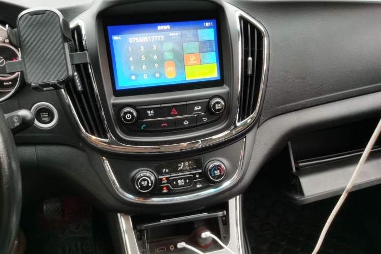 Used Baojun 560 2015 1.8L manual luxury version Audio And AC Panel