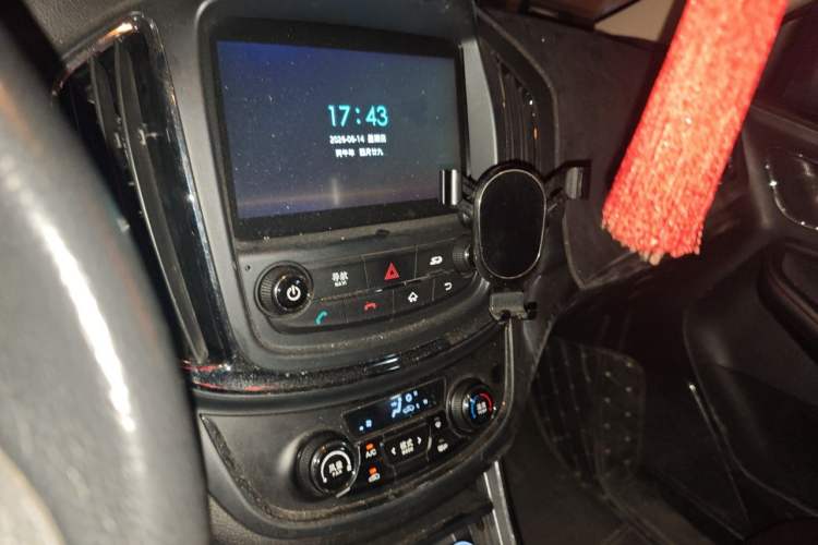 Used Baojun 560 2015 1.8L manual luxury version Audio And AC Panel