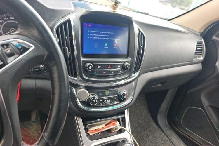 Used Baojun 560 2015 1.8L manual luxury version Audio And AC Panel