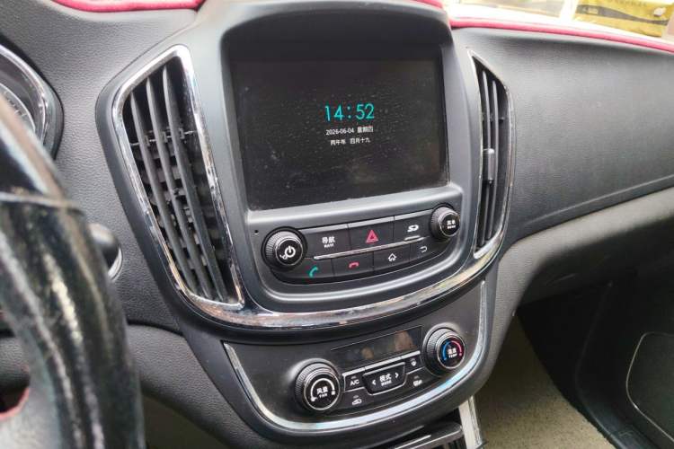 Used Baojun 560 2015 1.8L manual luxury version Audio And AC Panel