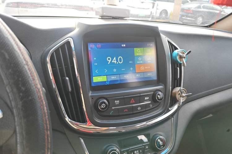 Used Baojun 560 2015 1.8L manual luxury version Audio And AC Panel