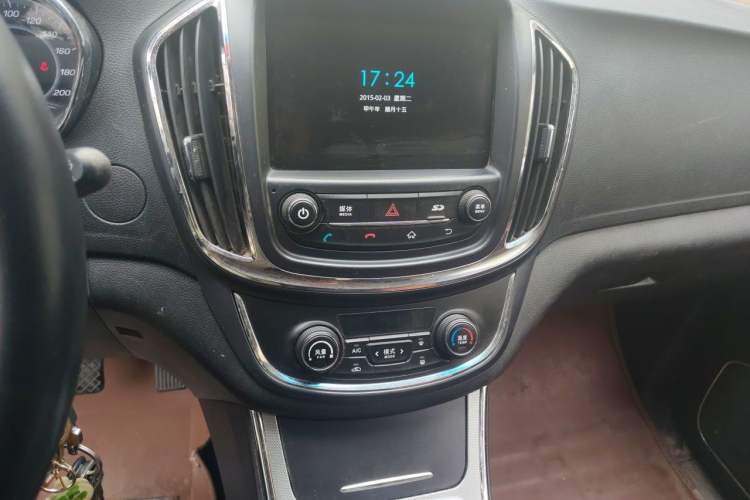 Used Baojun 560 2015 1.8L Manual Elite Edition Audio And AC Panel