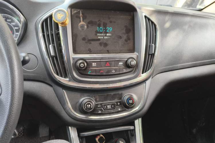 Used Baojun 560 2015 1.8L Manual Elite Edition Audio And AC Panel