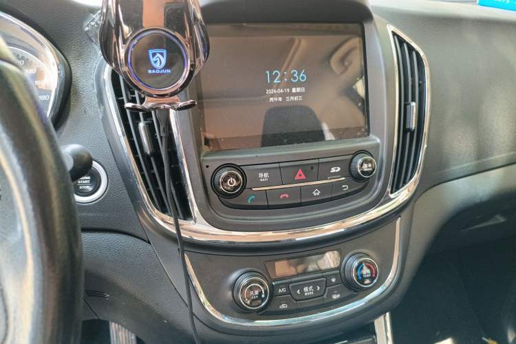 Used Baojun 560 2015 1.8L manual luxury version Audio And AC Panel