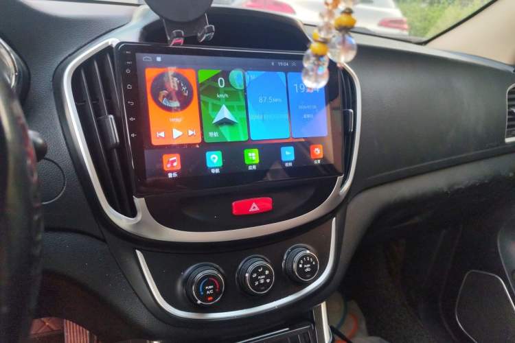 Used Baojun 560 2015 1.8L manual Comfort trim level Audio And AC Panel