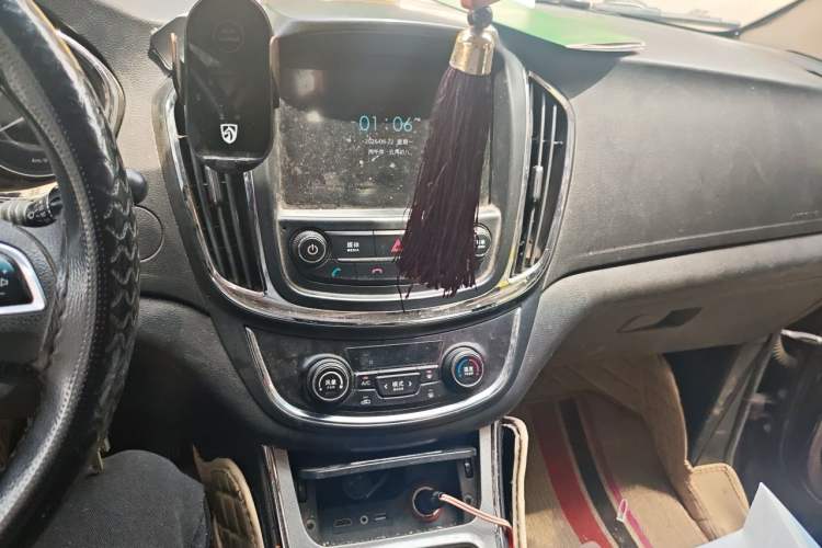 Used Baojun 560 2015 1.8L Manual Elite Edition Audio And AC Panel