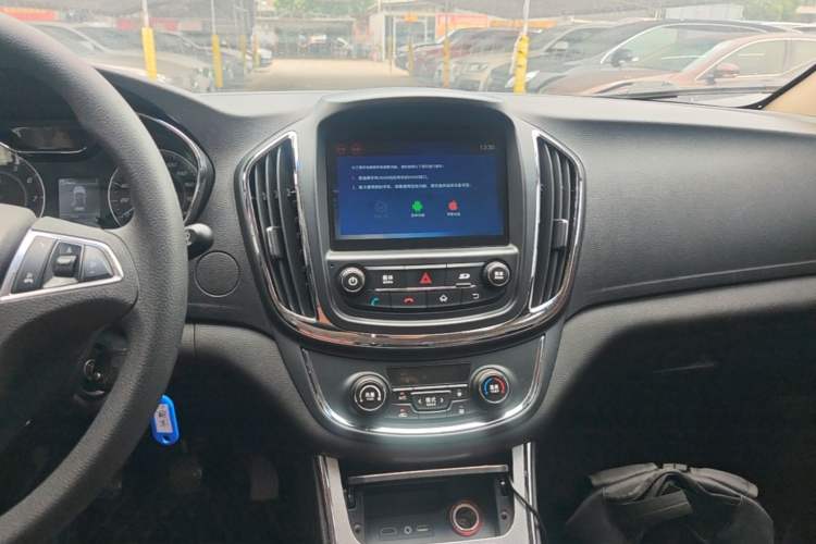 Used Baojun 560 2015 1.8L Manual Elite Edition Audio And AC Panel