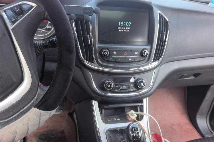 Used Baojun 560 2015 1.8L manual luxury version Audio And AC Panel