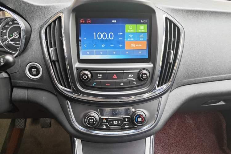 Used Baojun 560 2015 1.8L manual luxury version Audio And AC Panel