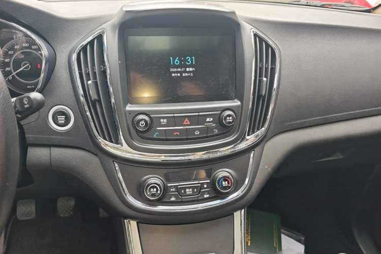 Used Baojun 560 2015 1.8L manual luxury version Audio And AC Panel