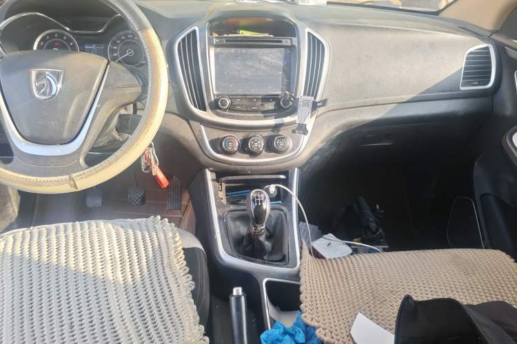 Used Baojun 560 2015 1.8L manual Comfort trim level Audio And AC Panel
