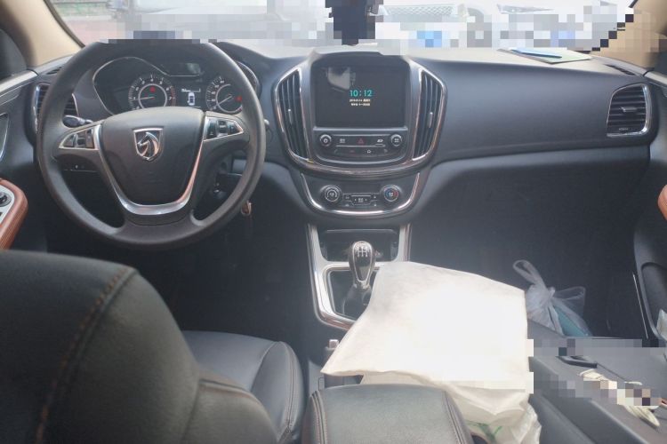 Used Baojun 560 2015 1.8L Manual Elite Edition Center Console