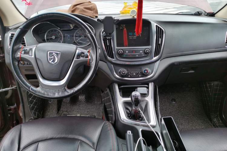 Used Baojun 560 2015 1.8L manual luxury version Center Console