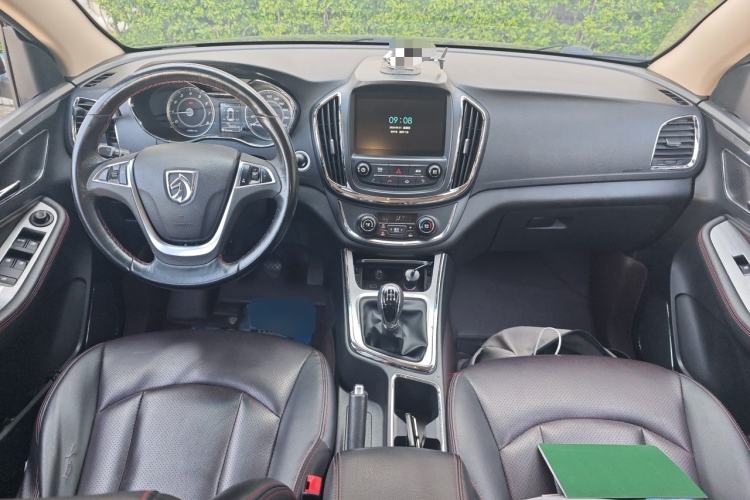Used Baojun 560 2015 1.8L manual luxury version Center Console