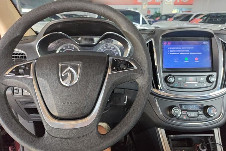 Used Baojun 560 2015 1.8L Manual Elite Edition Center Console