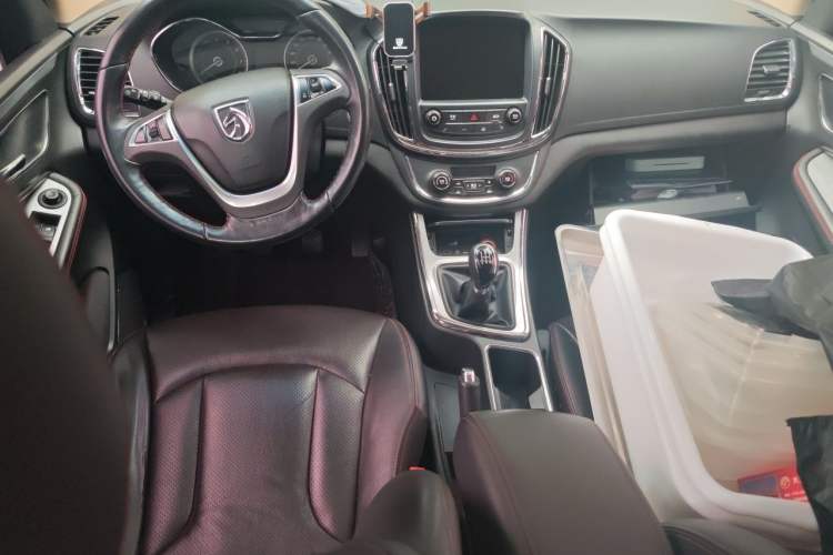 Used Baojun 560 2015 1.8L manual luxury version Center Console