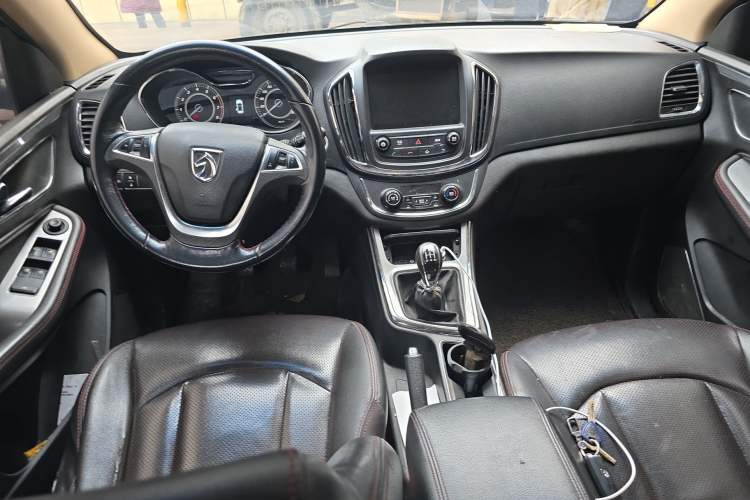 Used Baojun 560 2015 1.8L manual luxury version Center Console