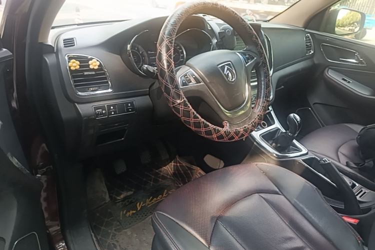 Used Baojun 560 2015 1.8L manual luxury version Center Console