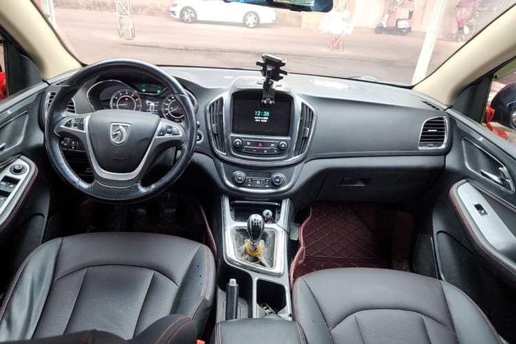 Used Baojun 560 2015 1.8L manual luxury version Center Console
