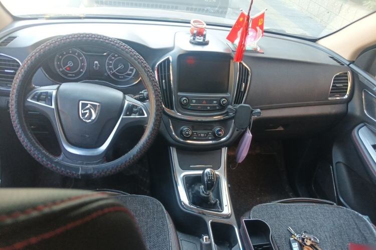 Used Baojun 560 2015 1.8L manual luxury version Center Console