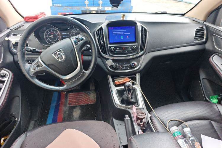 Used Baojun 560 2015 1.8L manual luxury version Center Console