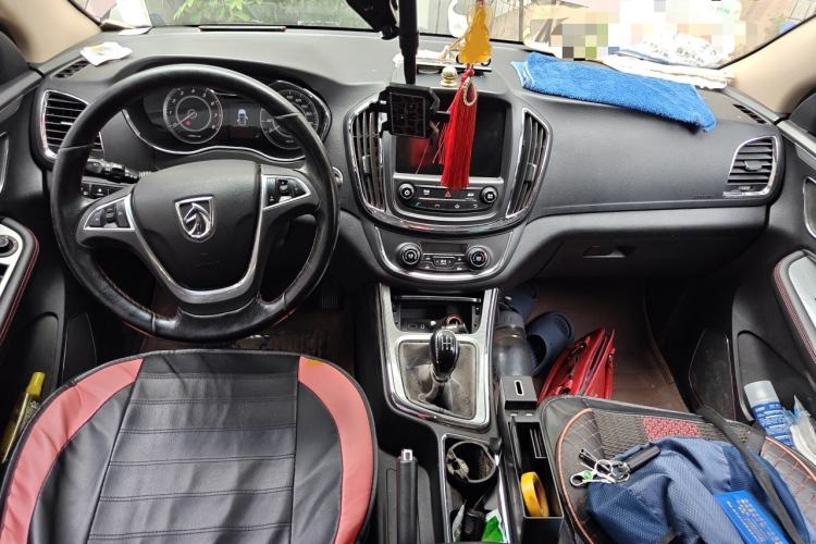 Used Baojun 560 2015 1.8L manual luxury version Center Console
