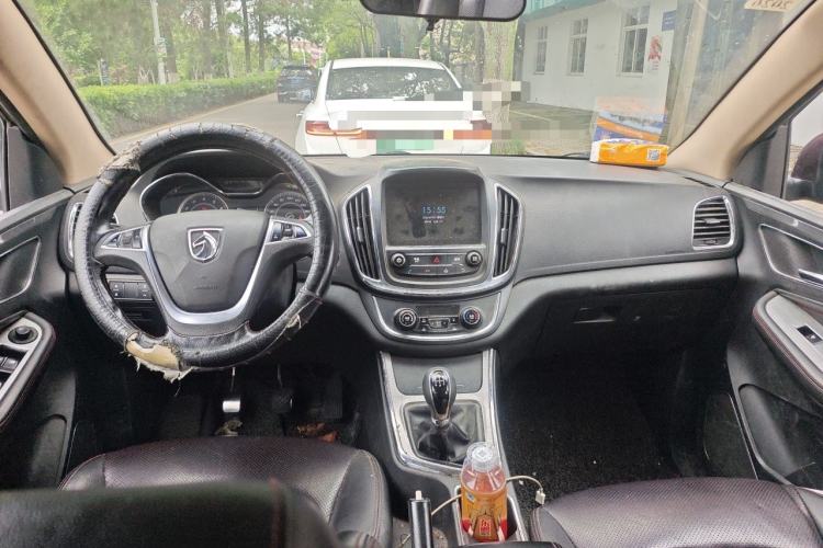 Used Baojun 560 2015 1.8L manual luxury version Center Console