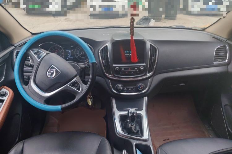 Used Baojun 560 2015 1.8L Manual Elite Edition Center Console