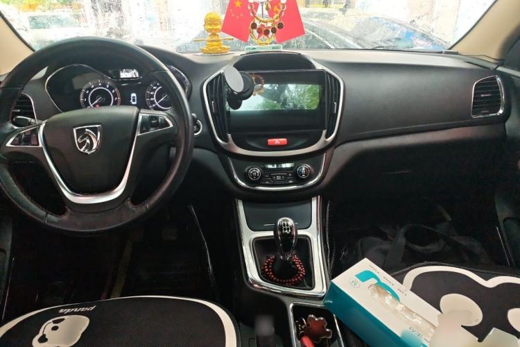 Used Baojun 560 2015 1.8L manual luxury version Center Console