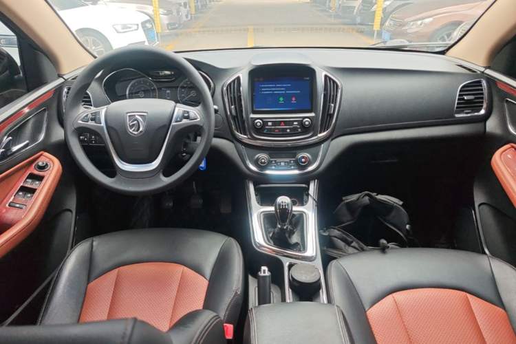 Used Baojun 560 2015 1.8L Manual Elite Edition Center Console