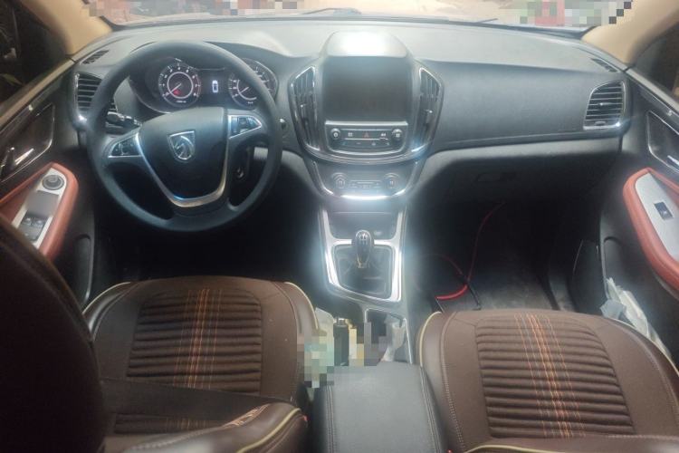 Used Baojun 560 2015 1.8L Manual Elite Edition Center Console