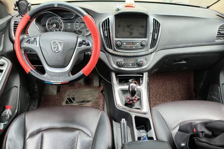 Used Baojun 560 2015 1.8L manual luxury version Center Console