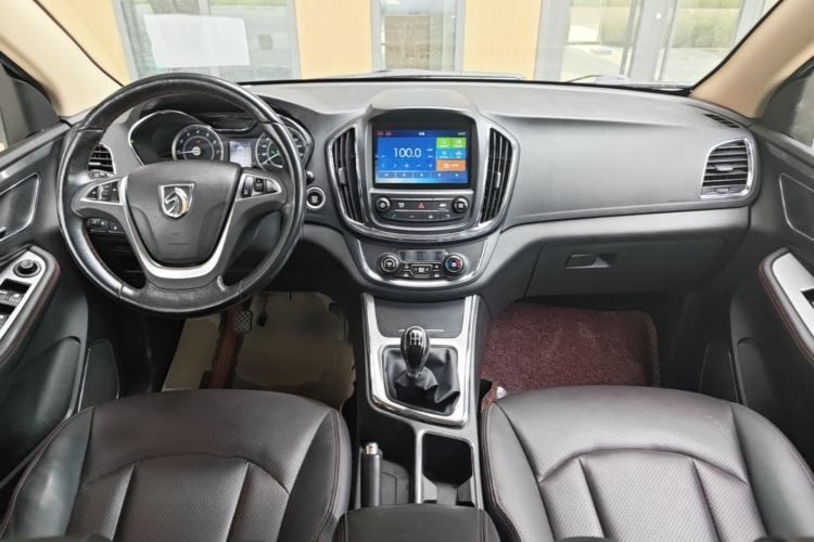 Used Baojun 560 2015 1.8L manual luxury version Center Console