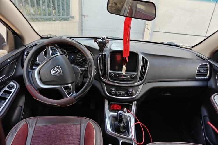 Used Baojun 560 2015 1.8L manual luxury version Center Console