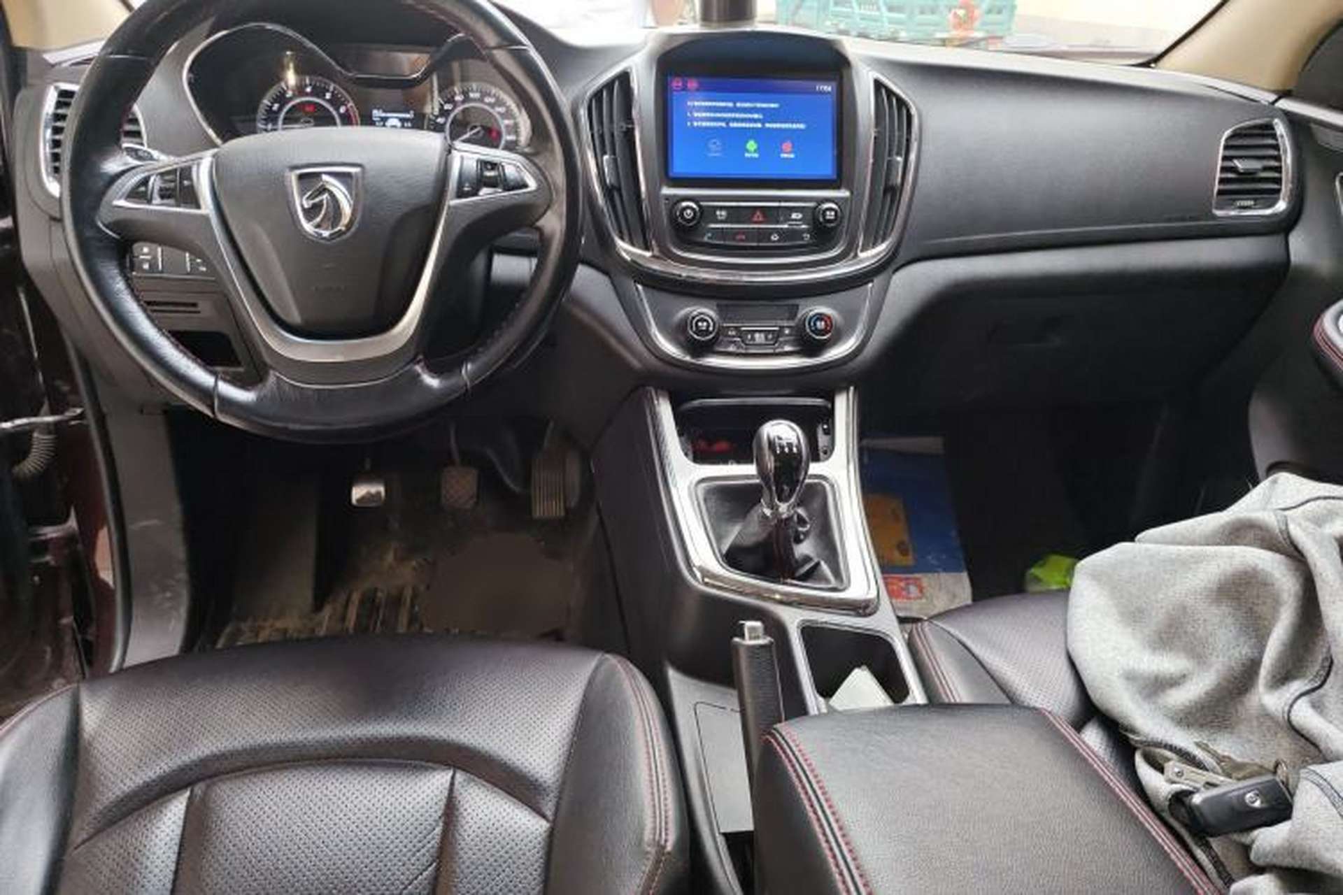 Used Baojun 560 2015 1.8L manual luxury version Center Console