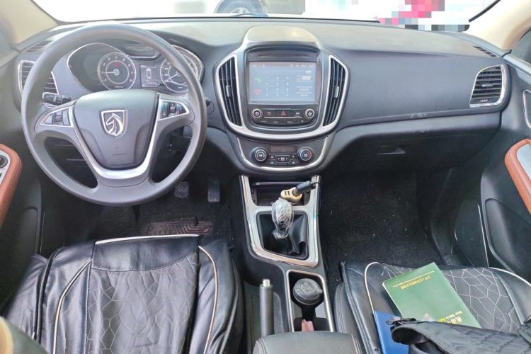 Used Baojun 560 2015 1.8L Manual Elite Edition Center Console