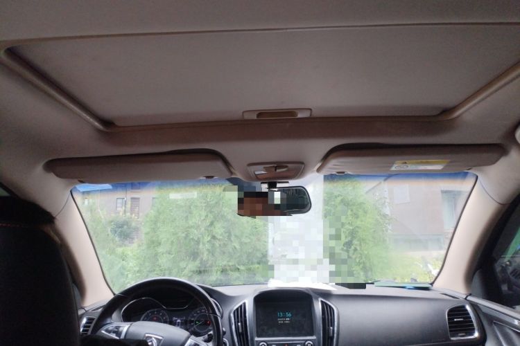 Used Baojun 560 2015 1.8L manual luxury version Center Console