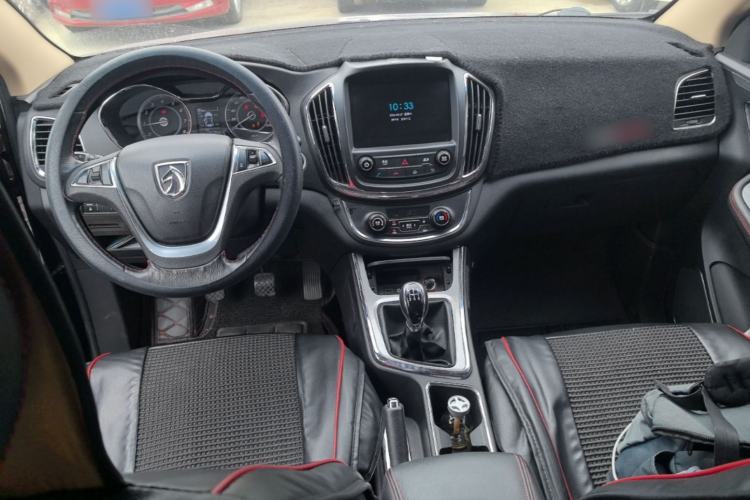 Used Baojun 560 2015 1.8L manual luxury version Center Console