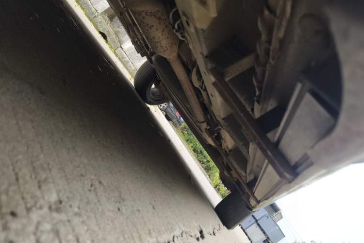 Used Baojun 560 2015 1.8L manual luxury version Chassis Front Left