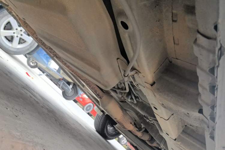 Used Baojun 560 2015 1.8L manual luxury version Chassis Rear Right