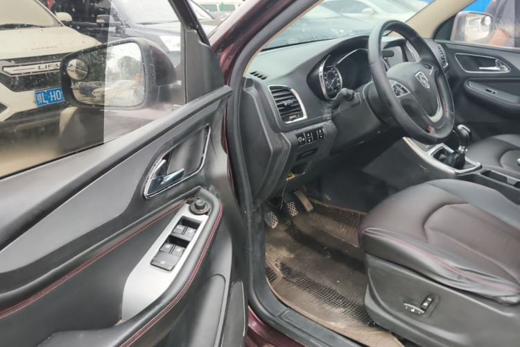 Used Baojun 560 2015 1.8L manual luxury version Driver Seat